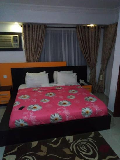 Alluring View Hotel - Toyin Sreet Ikeja Exterior foto